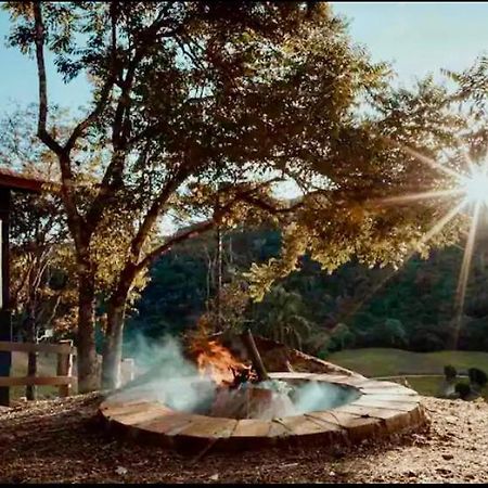 Cabana Sassafras Com Hidromassagem アウフレド・ヴァギネル エクステリア 写真